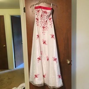 Morgan & Co. White and Pink Corset Formal Dress